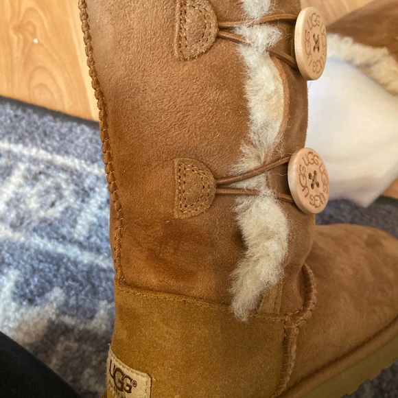 TALL BAILEY BUTTON UGGS - Picture 3 of 8